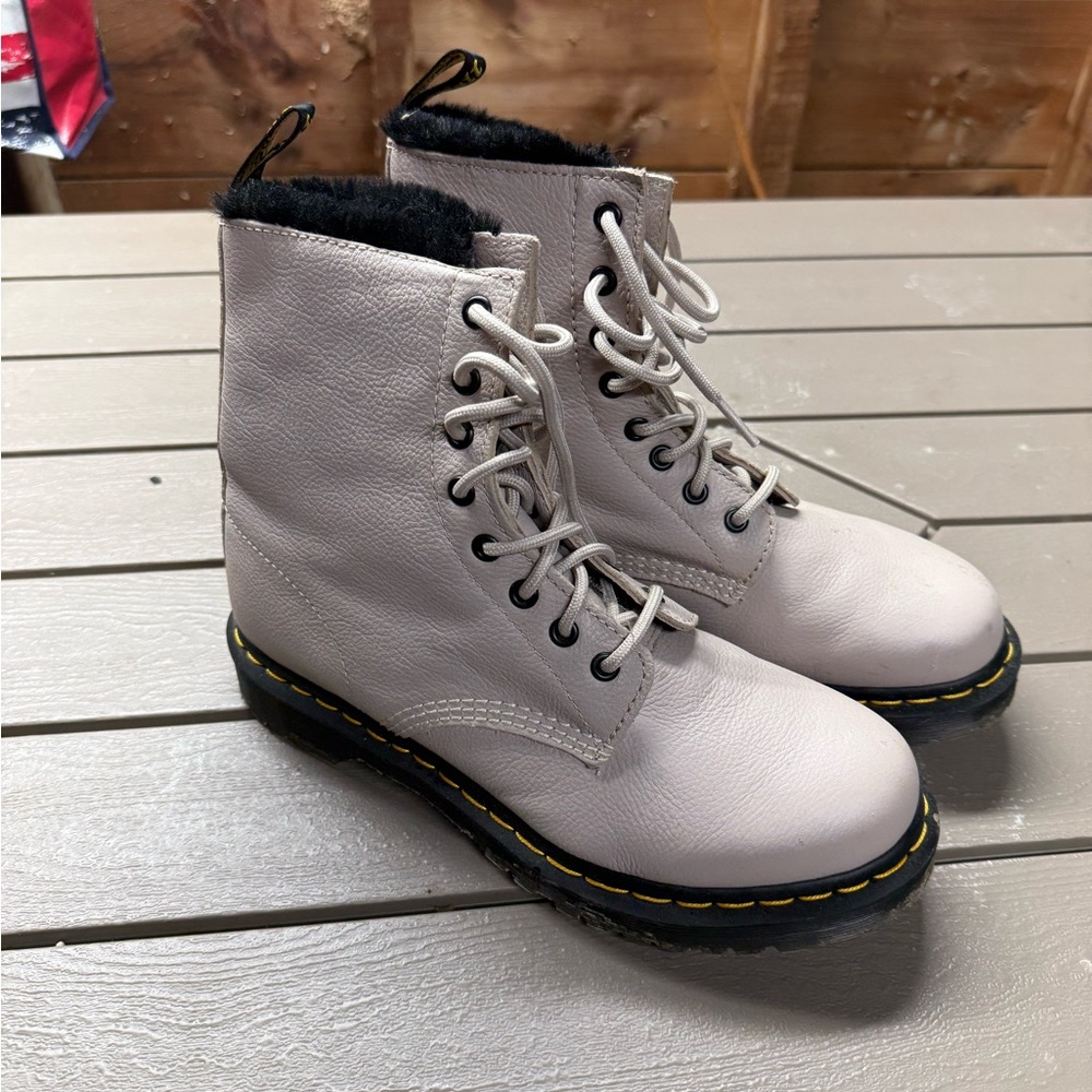 Women's doc marten Lace-Up Boots - Cream